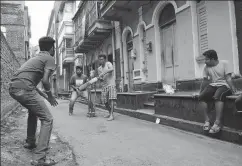  ?? HINDUSTAN TIMES ?? ▪ A game of street cricket in Kolkata during the ICC World T20, 2016