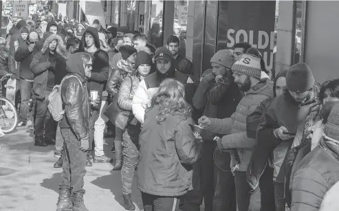  ?? RYAN REMIORZ / THE CANADIAN PRESS ?? A line stretches as far as the eye can see at a government cannabis store on Thursday in Montreal.