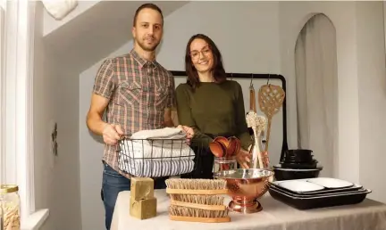  ?? Photo : Marouane Refak ?? Joël et Danielle Cyr ont lancé il y a deux ans leur boutique en ligne d’accessoire­s de maison artisanaux, Mûr Lifestyle.