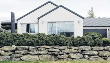  ?? PHOTO: MARK PRICE ?? A Wanaka house being sold on a new auction website.