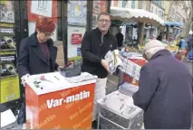  ?? (Photo M. G.) ?? Michel Brunet sera présent tous les matins, dès h, pour vendre Var-matin au bas du marché du cours Louis-Blanc, à La Seyne.