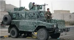  ?? HANI MOHAMMED/ THE ASSOCIATED PRESS ?? Police in an armoured vehicle secure a road Tuesday leading to the U. S. embassy in Sanaa, Yemen.