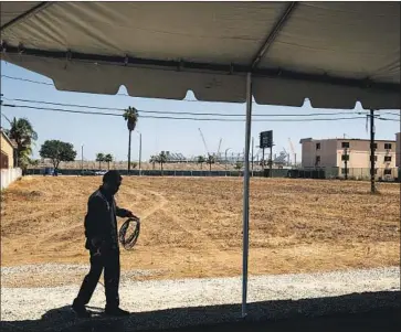  ?? Allen J. Schaben Los Angeles Times ?? A VIEW OF THE VACANT LAND and site of the proposed Clippers arena in Inglewood. The site was one of four places that the Clippers were considerin­g, according to court documents obtained by The Times.