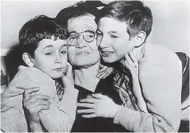  ?? AFP/ GETTY IMAGES FILES ?? Sophie Rosenberg, mother of Julius Rosenberg, is hugged in February 1954 by grandsons Michael, right, and Robert, eight months after the execution of their parents for espionage.