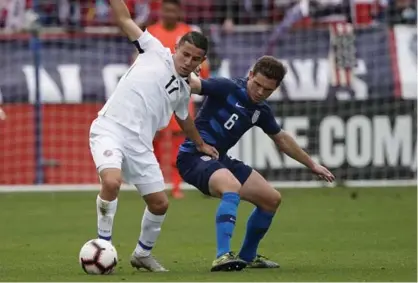  ?? AP ?? El brumoso Ranaldo Araya (17) apenas acumula 12 partidos en Primera División, pero ya debutó con la Selección Mayor. Él es una de las promesas del club de la Vieja Metrópoli.