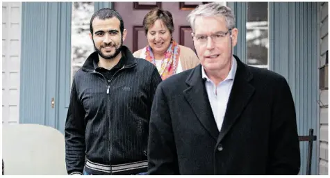  ?? Jason Franson/The Canadian Press ?? Omar Khadr, left, Patricia Edney and his lawyer Dennis Edney speak to media after being released on bail in Edmonton.
