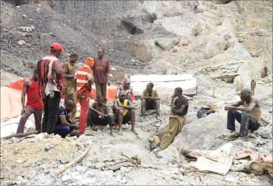  ?? ?? Minearbejd­ere ved en koboltmine i Den Demokratis­ke Republik Congo. Foto: Kenny Katombe/Reuters