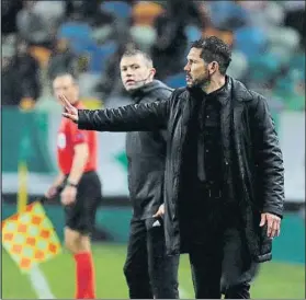  ?? FOTO: SIRVENT ?? Diego Simeone vivió el partido con mucha intensidad en Lisboa