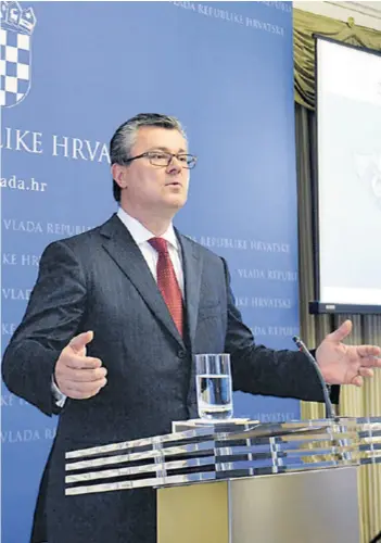  ??  ?? Premijer Tihomir Orešković odgovorio je jučer na “optužnicu” HDZ-a kojom traže njegov opoziv u Saboru