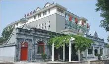  ?? PHOTOS PROVIDED TO CHINA DAILY ?? The Beijing eatery Jinyangfan­zhuang is the former residence of Qing Dynasty (1644-1911) scholar Ji Xiaolan and a time-honored restaurant serving Shanxi, Shandong and Huaiyang cuisines.
