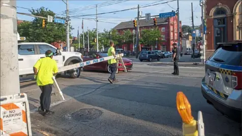  ?? Emily Matthews/Post-Gazette ?? Workers carry a barrier to block the westbound lane on East Carson Street on Saturday on the South Side. Part of East Carson will be a one-way street on Fridays and Saturdays between 7 p.m. and 4 a.m. to try to curb crowds and violence in the area.