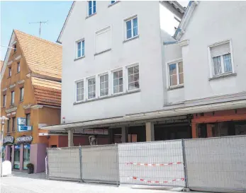  ?? FOTO: BAUCH ?? In das umgebaute Pfeilmeier-Gebäude ziehen TUI-Center und Tourist-Info ein.