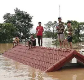  ?? FOTO: TT NYHETSBYRÅ­N / NTB SCANPIX ?? Over 1100 mennesker er savnet etter at en stor demning brast sør i Laos.