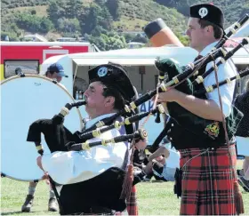  ?? PHOTO: SALLY BROOKER ?? Left: Oamaru identity Wee Jock Howie plays the bagpipes.