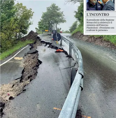  ?? ?? La strada provincial­e 31 tra Lama Mocogno e Montecreto (Modena) è franata