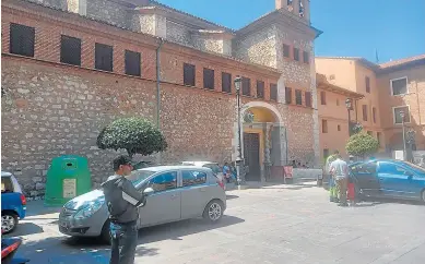  ?? HERALDO ?? La fachada principal del convento de Santa Clara, abierta a la plaza de Cristo Rey.