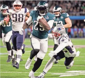  ?? CHRIS O'MEARA/AP ?? Eagles running back LeGarrette Blount runs for a touchdown against the Patriots during Super Bowl 52 on Sunday in Minneapoli­s.