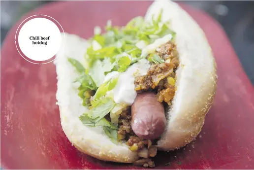  ?? Tyler Anderson / National Post ?? Chili beef
hotdog