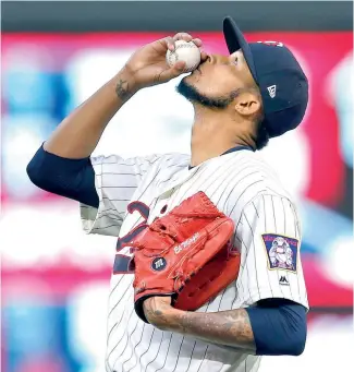  ?? AP ?? Ervin Santana registra una marca de 15-8 esta temporada con los Mellizos.