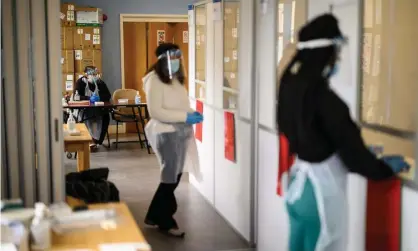  ??  ?? Members of the testing team wait for people to arrive for swab tests in Bedford. Photograph: Leon Neal/Getty Images