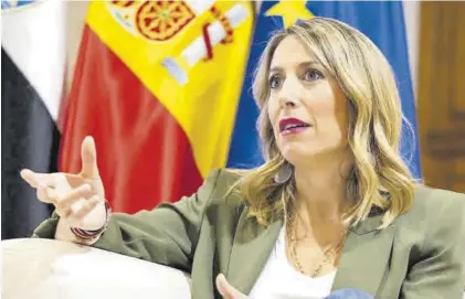  ?? EP ?? María Guardiola, presidenta de la Junta de Extremadur­a, se reunió esta semana con los regantes de Tierra de Barros.