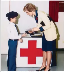  ?? Photos: Hong Kong Red Cross, Getty Images, SCMP Pictures ?? Princess Diana wears a Catherine Walker suit during a visit to Hong Kong in 1989; Diana wears a navy blue Murray Arbeid dress and pink long gloves, in London, in 1986. Both are on show at K11 Musea from tomorrow.