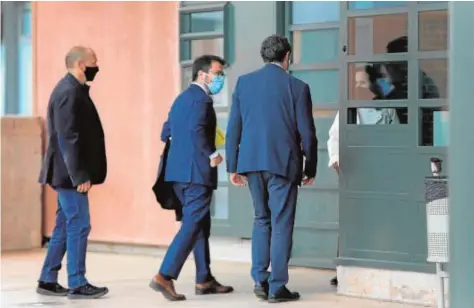  ?? EFE ?? Pere Aragonès, ayer por la tarde, en el momento de entrar en Lledoners para la reunión con Oriol Junqueras