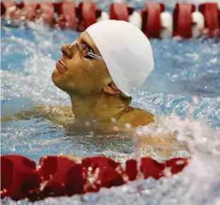 ?? Satiro Sodré/sspress/cbda ?? O nadador Cesar Cielo na piscina do Pinheiros, em São Paulo, após disputa dos 50 m livre do Troféu José Finkel; ele garantiu vaga na equipe que vai ao Mundial