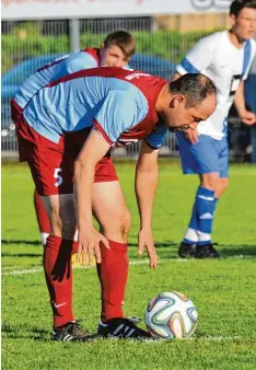  ?? Foto: Aumiller ?? In der Vorrunde noch einige Male auf dem Platz, soll Holzheims Routinier Tobias Ott in der Frühjahrsr­unde nur noch Hilfestell­ung an der Seitenlini­e geben.