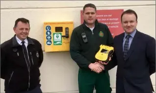  ??  ?? Asst. Chief Ambulance Officer Anthony Byrne, Cllr Ger Carthy and Alan Murphy unveil the new defibrilla­tor at Murphy’s SuperValu in Rosslare Harbour.