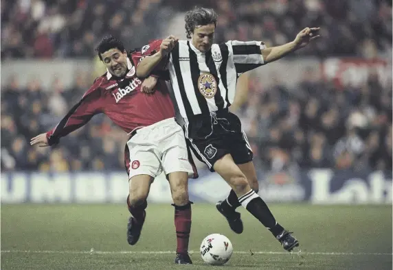  ??  ?? Nottingham Forest’s Dean Saunders (left) tangles with Newcastle United’s David Ginola back in 1996.