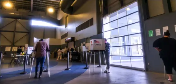  ?? PHOTO
VINCENT OSUNA ?? Voters stand at the voting polls inside the Martin L. King Jr. Sports Pavilion in El Centro on Tuesday during Election Day.