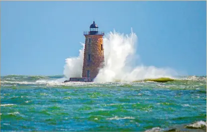  ?? PHOTO BY JEREMY D'ENTREMONT ?? Whaleback Lighthouse, Kittery, Maine, during a storm on March 3, 2018