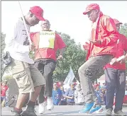  ?? Sibusiso Zwane) ?? PUDEMO member Mphandlana Shongwe (L) and TUCOSWA President Bheki Mamba dancing on stage.(Pics: