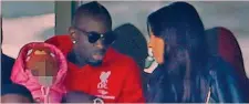  ?? MIRROR ?? Mamadou Sakho, 26 anni, in tribuna ad Anfield con la moglie