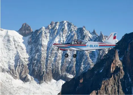  ??  ?? Fly over Mont Blanc and glaciers in a single-engine airplane.