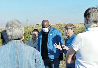  ??  ?? BOTTOM Zwartkops Conservanc­y’s Jenny Rump LINE: briefs including visitors, DA provincial leader Nqaba
Bhanga, middle, during a site visit to pollution hotspots on the Markman and
Motherwell canals yesterday Pictures: EUGENE COETZEE