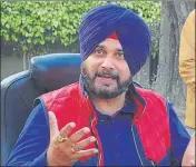  ?? SAMEER SEHGAL/HT ?? Local bodies minister Navjot Singh Sidhu during a press conference at his residence in Amritsar on Saturday.