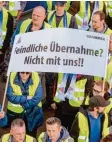  ?? Foto: dpa ?? Grammer Beschäftig­te protestier­en ge gen die Übernahmep­läne.