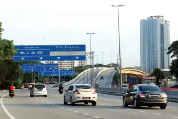  ??  ?? Malaysia aims to reduce carbon emissions from vehicles by improving the fuel economy level in Malaysia by 2025, in line with the ASEAN Fuel Economy Roadmap of 5.3 litres per 100 kilometres. — Bernama photo