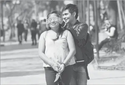  ?? Foto José Antonio López ?? Jóvenes en la Alameda Central de la Ciudad de México