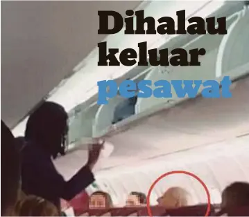  ??  ?? LELAKI yang mengeluark­an kata-kata berbaur perkauman diarah turun dari pesawat. - Agensi