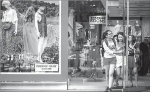  ?? NICKY LOH / BLOOMBERG VIA GETTY IMAGES ?? Customers exit a Topshop store in Singapore.