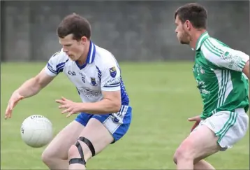  ??  ?? James Byrne of Craanford has Peter Travers (Naomh Eanna) breathing down his neck.