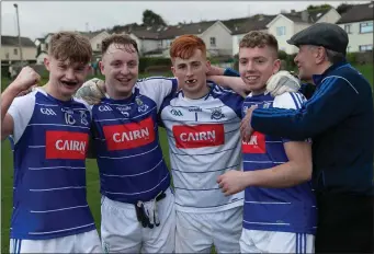  ??  ?? Éire Óg players celebrate after the final whistle in Dunbur Park.