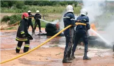  ?? NICOLAU VASCO | EDIÇÕES NOVEMBRO ?? Bombeiros estão a ser melhor preparados para casos de incêndio