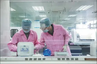  ?? PHOTOS PROVIDED TO CHINA DAILY ?? Technician­s carry out tests at a Huayin Health laboratory in Guangzhou Developmen­t District. The company has reported rapid growth in recent years supported by preferenti­al policies from the local government.