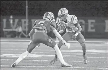  ?? Greg Spell, Cherokee Tribune ?? Rome senior Jaquavious Wise (5) squares off against Chase Usher River Ridge Knights on Friday in Woodstock. (6) during the Wolves’ Sweet 16 game against the