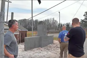  ?? Blake Silvers ?? The post’s war memorial has been getting some much needed attention after years of standing water degraded the tile base. Randy Boatner, from left, Travis Queen and John Brown have done much of the work around the VFW building on their own time, along with several volunteers.