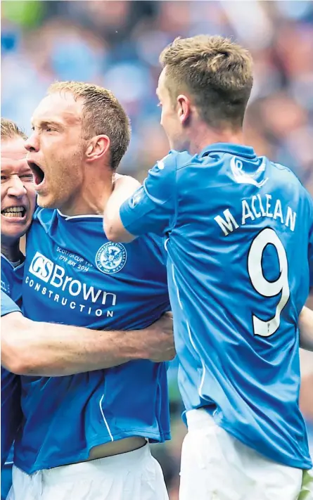  ?? Picture: SNS Group. ?? Steven Anderson celebrates with defensive partner Frazer Wright and Steven MacLean after scoring in the Scottish Cup final in 2014.